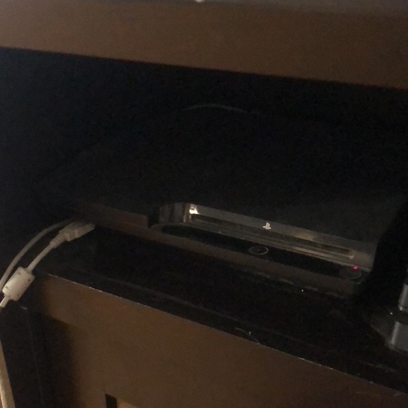 PS3 Console and 2 controlers - Picture 9 of 11